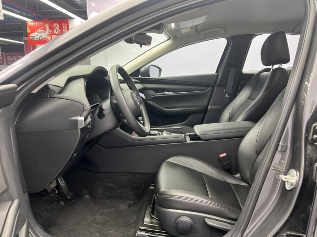 Mazda 3 Axela 2022, Mazda 3 Axela Sedan 2.0 2022